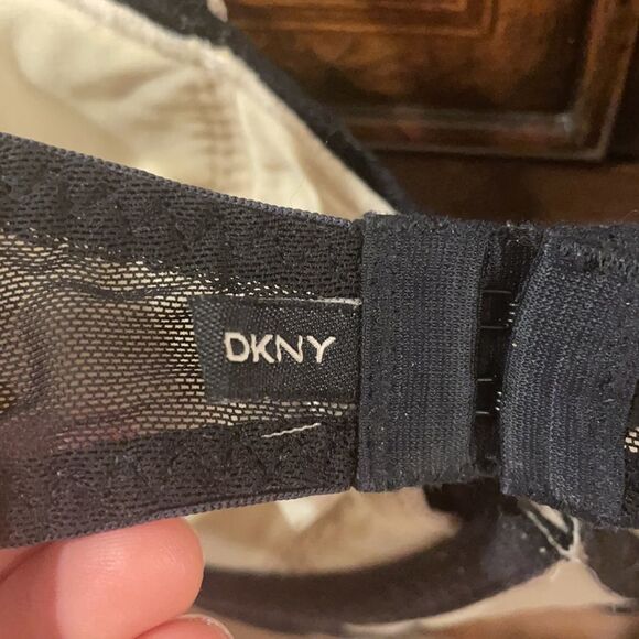 𝅺DKNY black and cream lace bra - Picture 8 of 12